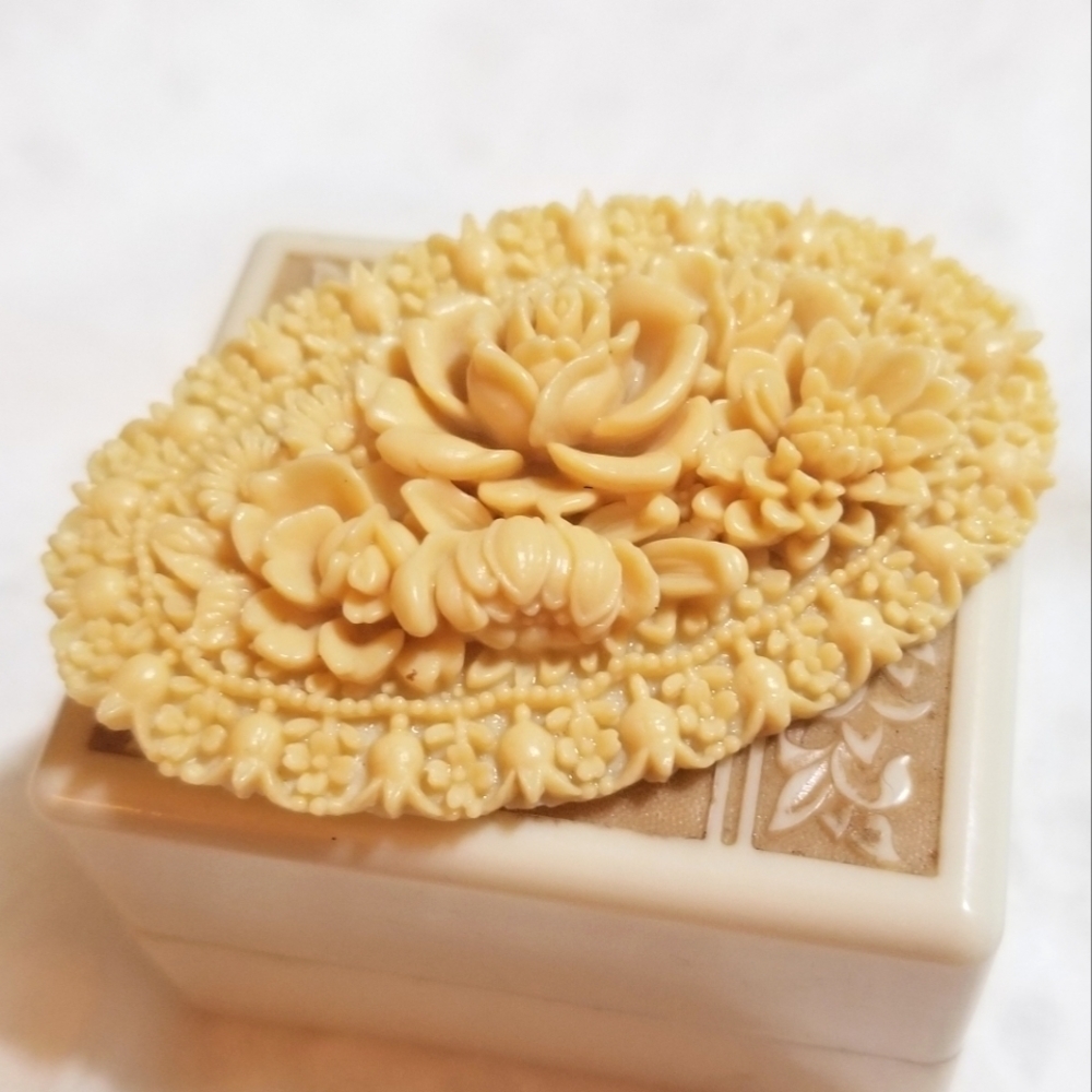 Antique LARGE Cvd Celluloid Floral Brooch - Picture 3 of 8